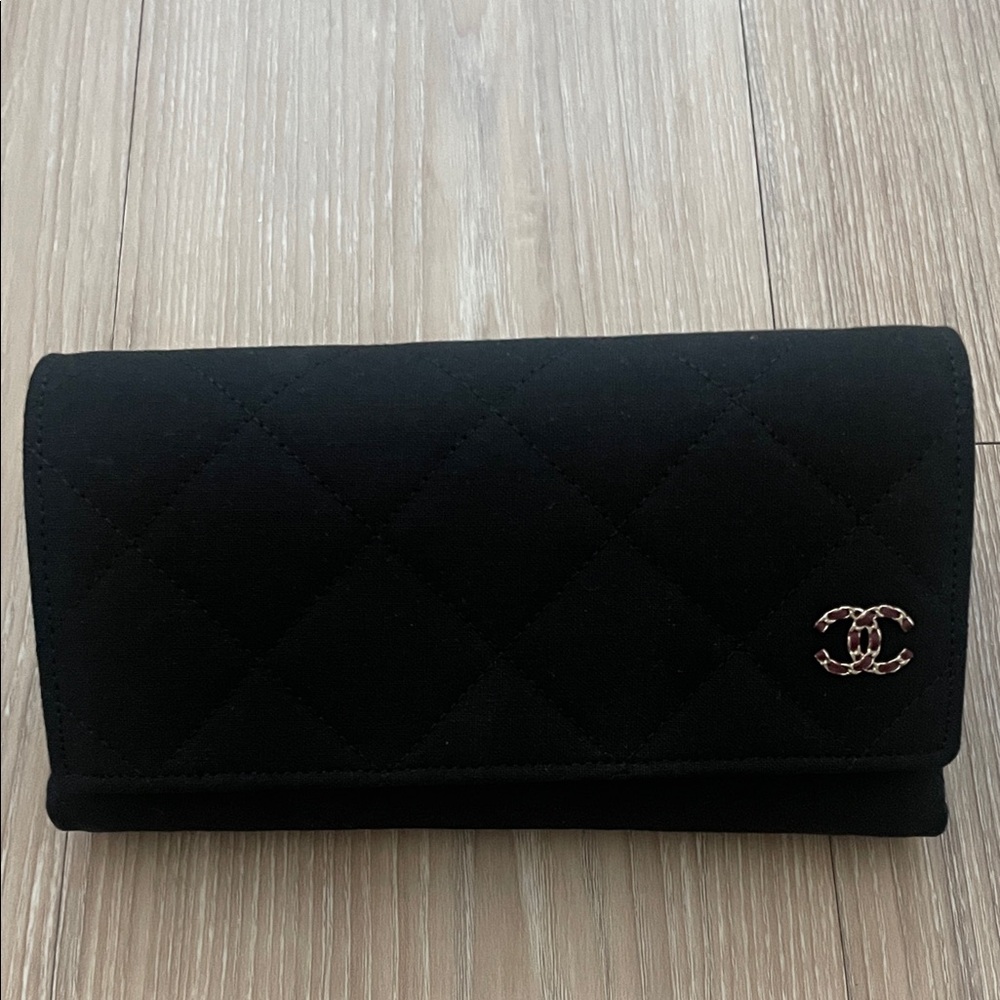 CHANEL Black Quilted Sunglasses Case w/ Logo and Box and Dust Cloth - Picture 3 of 7